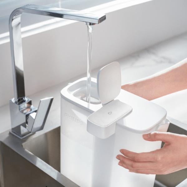 Automatyczny dzbanek filtrujący o pojemności 3 litrów marki Philips  AWP2980WH58