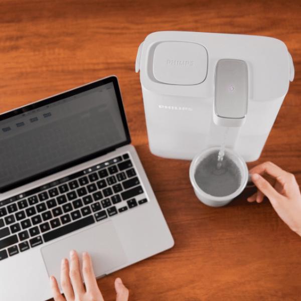 Automatyczny dzbanek filtrujący o pojemności 3 litrów marki Philips  AWP2980WH58