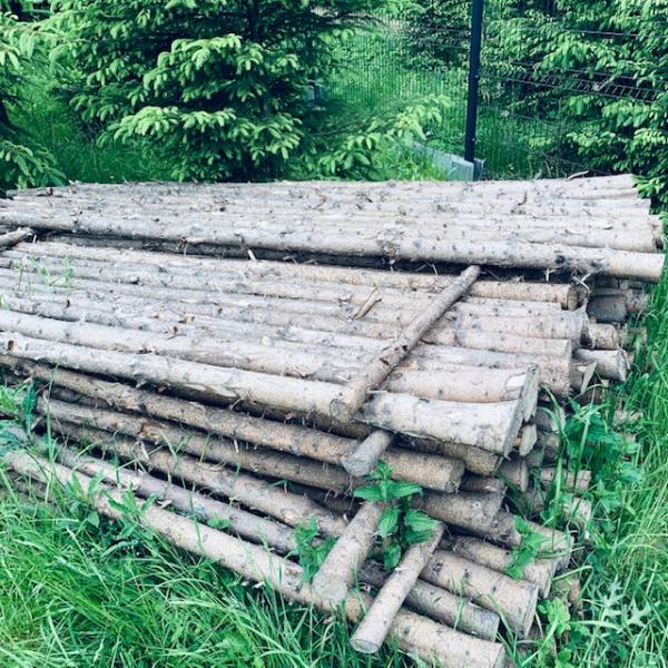 Słupki drewniane ogrodzenie tymczasowe